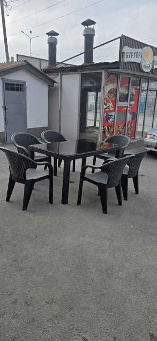 Столы и стулья пластиковые