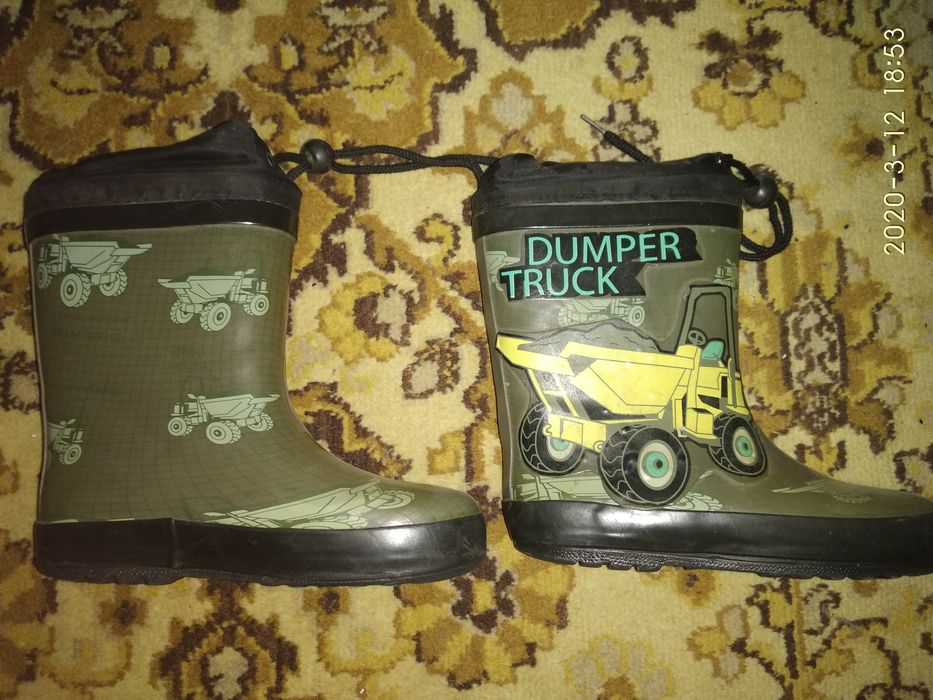 Продам детские сапоги