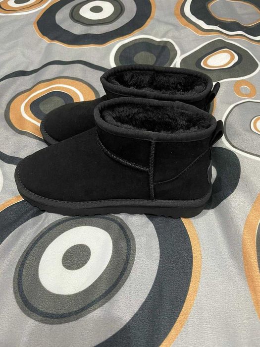 UGG Scurt Masura 37 Negri