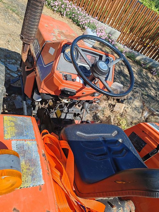 Трактор Hinomoto E184