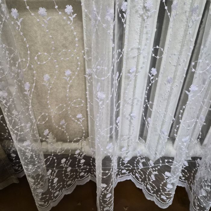 Тюль белый (2,5 ширина, 2,45 длина)