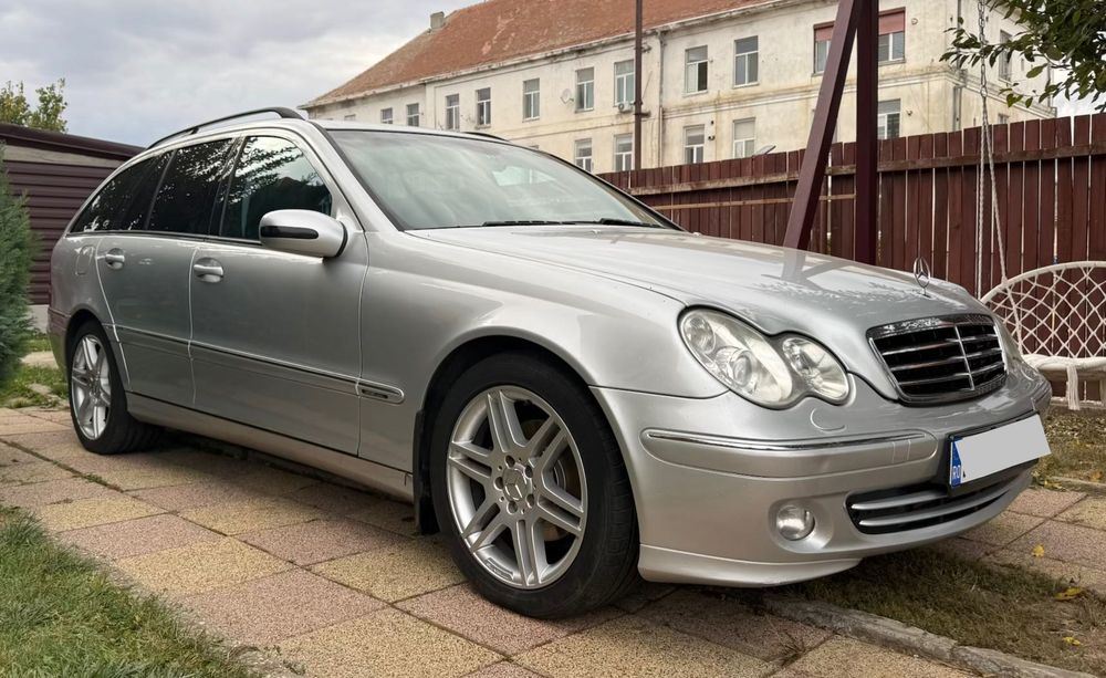 Mercedes Benz C Class w203 Pentru Reparat sau Dezmembrat