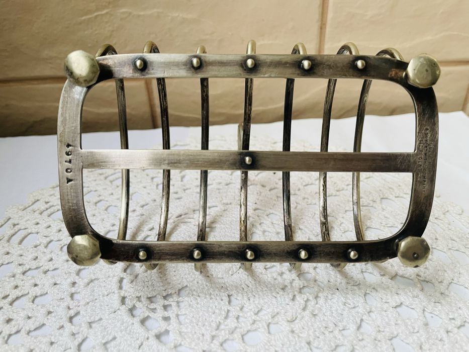 Красива посребрена поставка за филийки от Англия