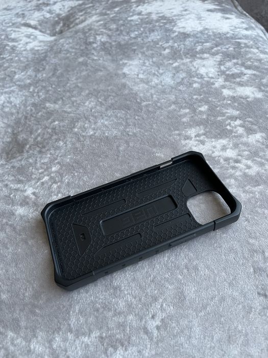 Чехол UAG на айфон 13