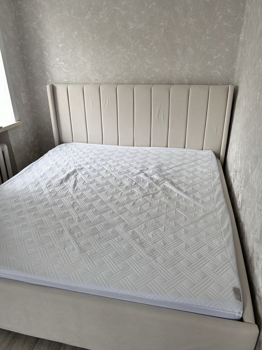 Кровать 180х200 с матрацом и с подъемным механизмом