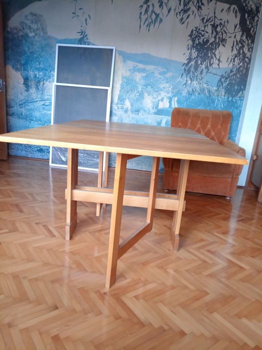 Vând Mese extensibile impecabile