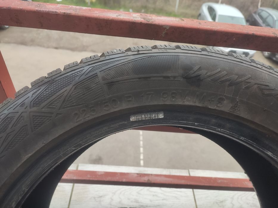 Vând un set de patru cauciucuri de iarnă