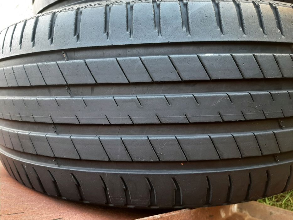 Продам шины 235/55/19 мишелин