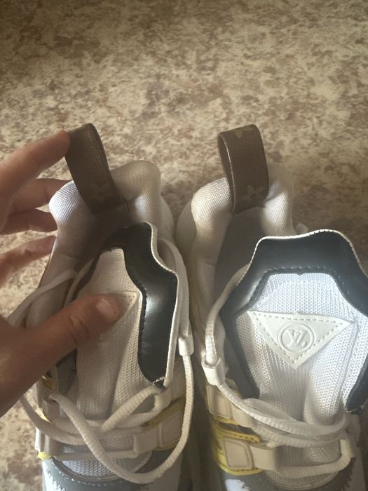 Продам кроссовку