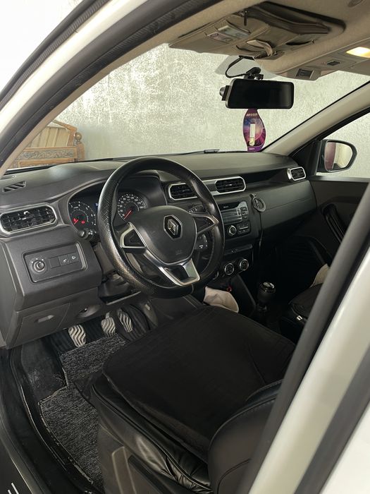 Avtomobil Renault Duster