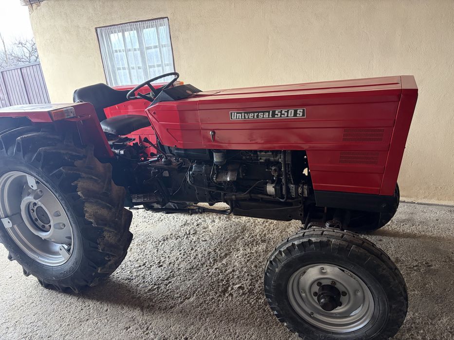 Tractor Universal  550