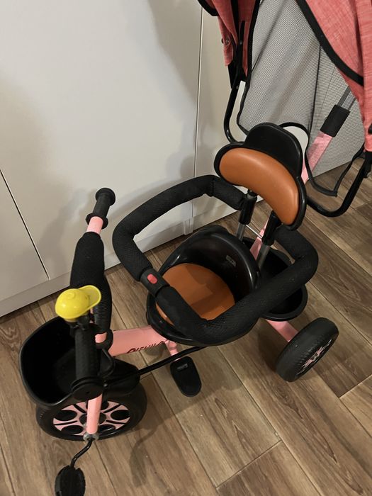 Детский велосипед с ручкой.