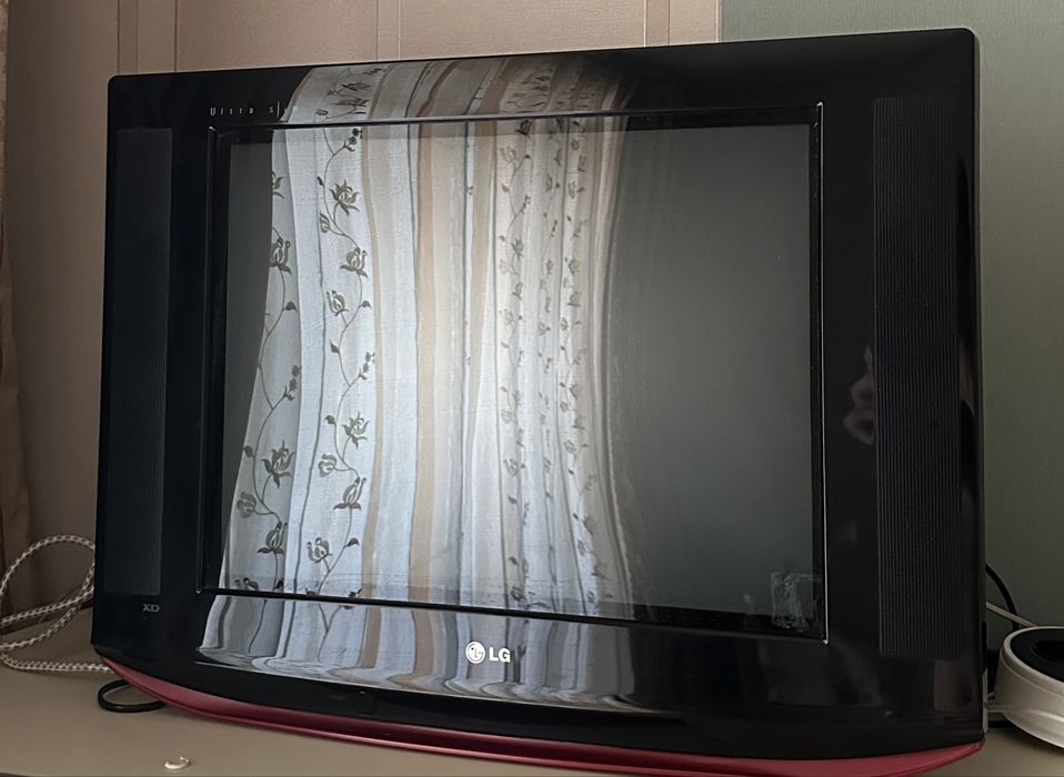 Телевизор LG slim