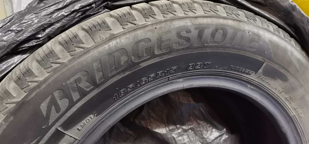 ОТЛИЧНИ Зимни гуми  BRIDGESTONE 185/65/R15 - 2 БРОЯ/ без забележки