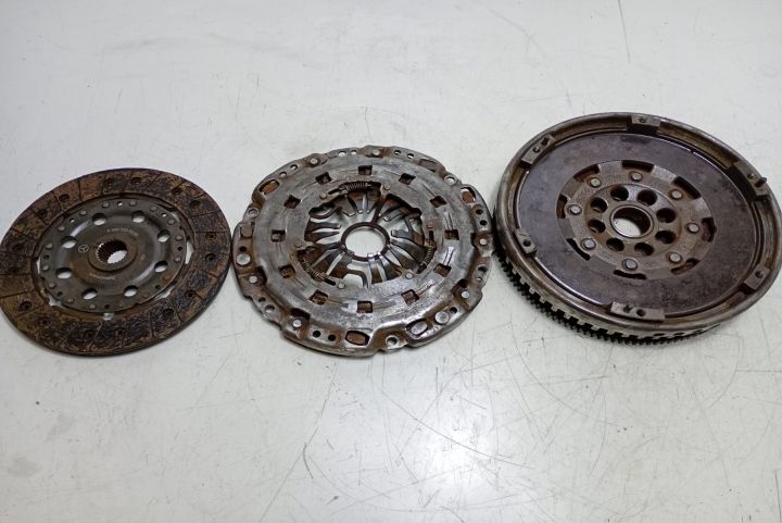 Kit ambreiaj cu volanta masa dubla A0002527205 Mercedes-Benz B-Class