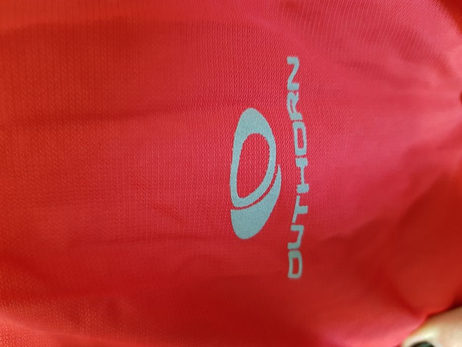 Geaca ski femei culoare rosie, cu aerisiri laterale si  captuseala .