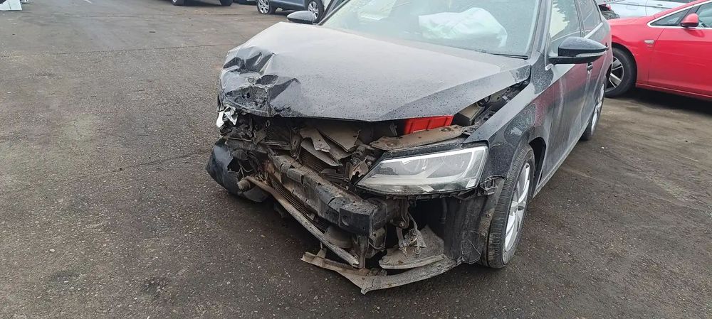 Dezmembrari / Dezmembrez VW Jetta 4 162 1.6 TDI CAYC cutie viteze manuala 5 trepte cod culoare LC9X