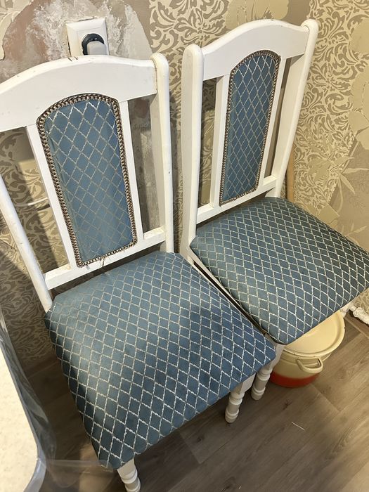 Стулья в количестве 6 шт