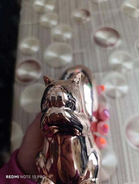 Стара статуетка катеричка с розов отенък