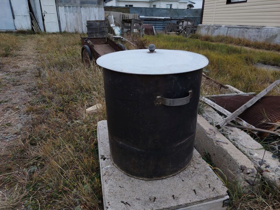 Продам  металлическую ёмкость