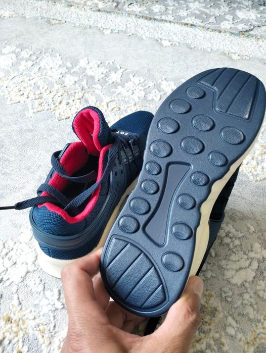 Продам кроссовки