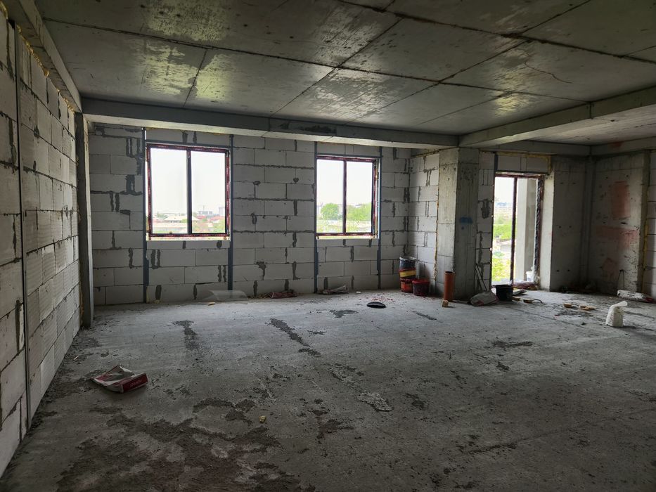 Янги Хаёт тумани 12 автобус саройи олдида