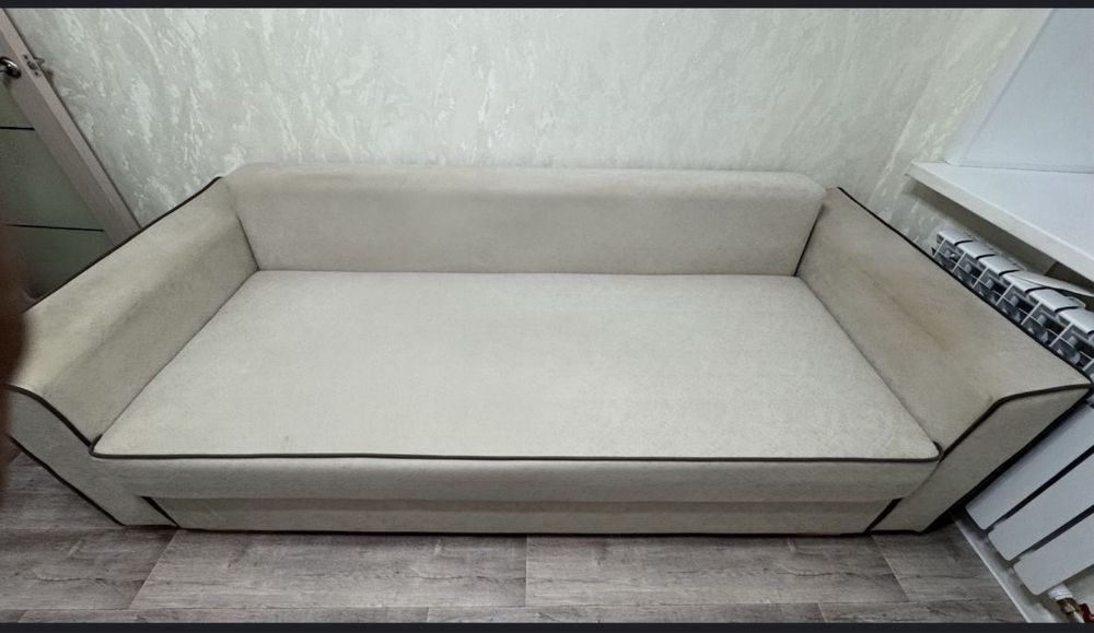 Продам диван бежевый
