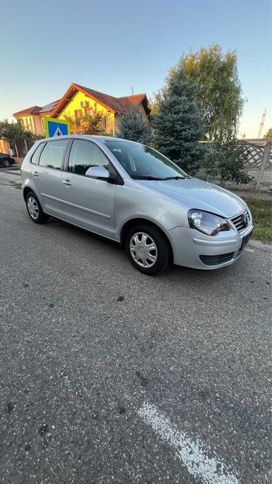 VOLKSWAGEN Polo