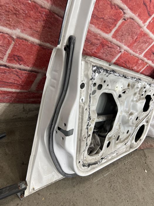 Дверь nissan bluebird eu14