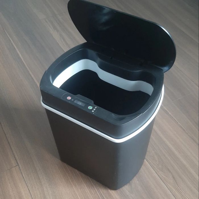 Сенсорное мусорное ведро