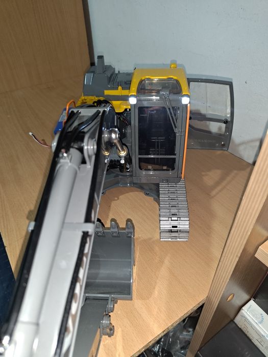 Automodel excavator radiocomanda 1/14