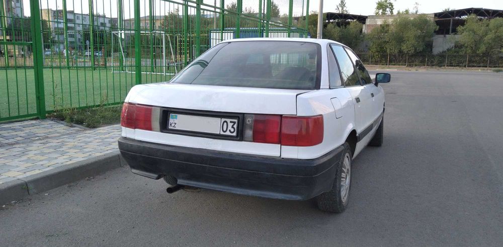 Автомобиль Audi 80 B3