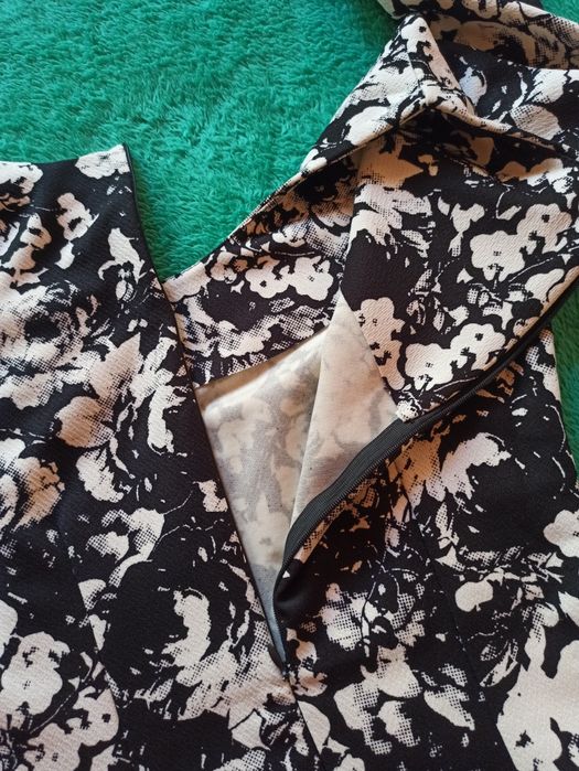 Черно-бяла рокля