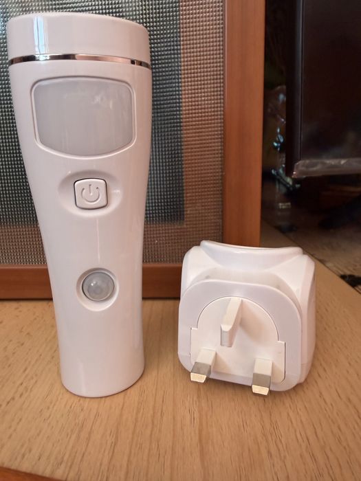 lanternă de urgență Xtralite NiteSafe Maxi cu lumină de veghe