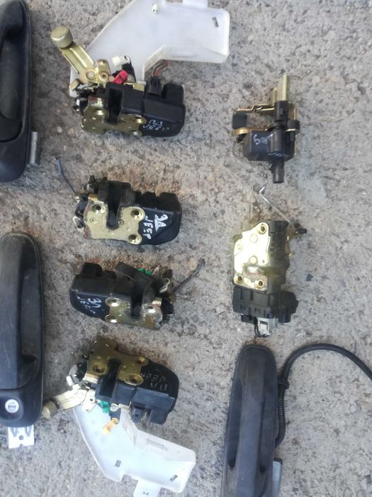 Jeep Cherokee KJ Liberty Чероки брави брава предна лява задна дръжка