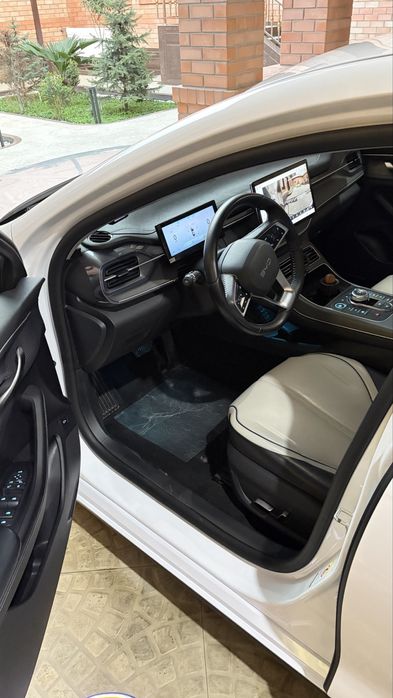 Byd chazor gibrid 2024 yil 33000 km xolati tiniq kraskasi tozza yangi