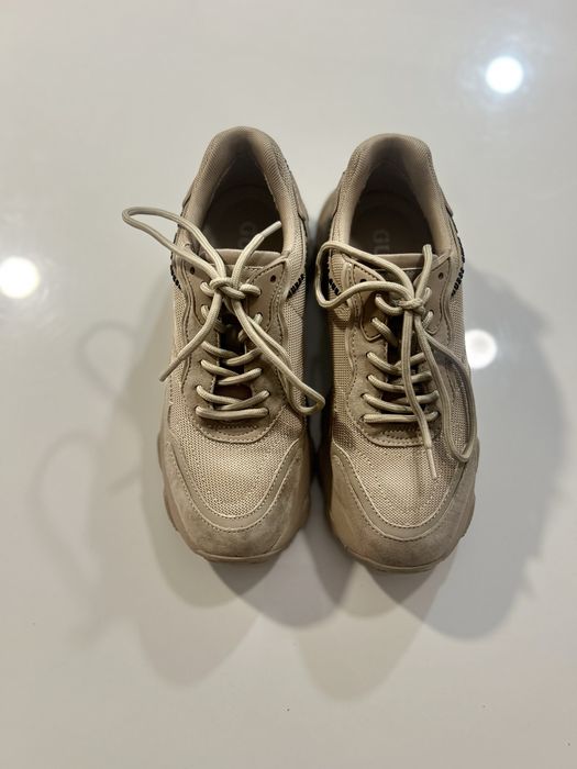 Сникърси бежови guess