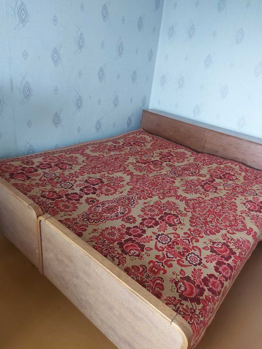Продам спальный гарнитур