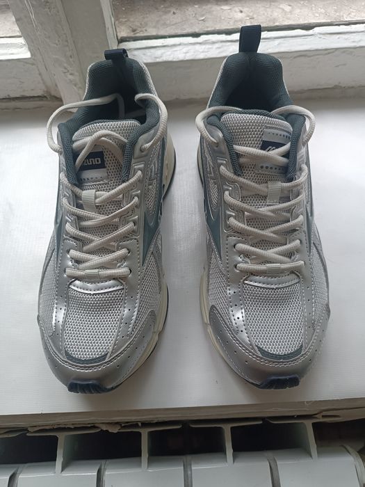 Кроссовки Mizuno