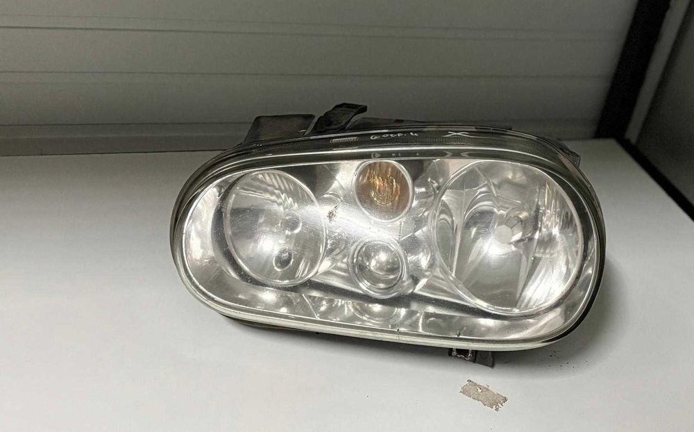 Far Stanga  Volkswagen Golf  4 SH