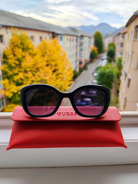 Ochelari de soare Guess