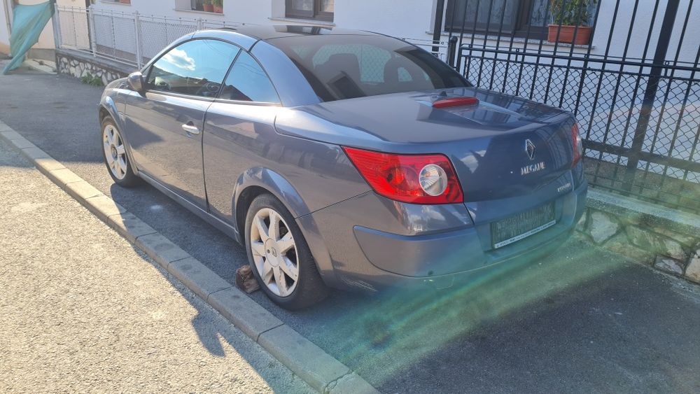 Vând Renault Megan 2 CC avariat față