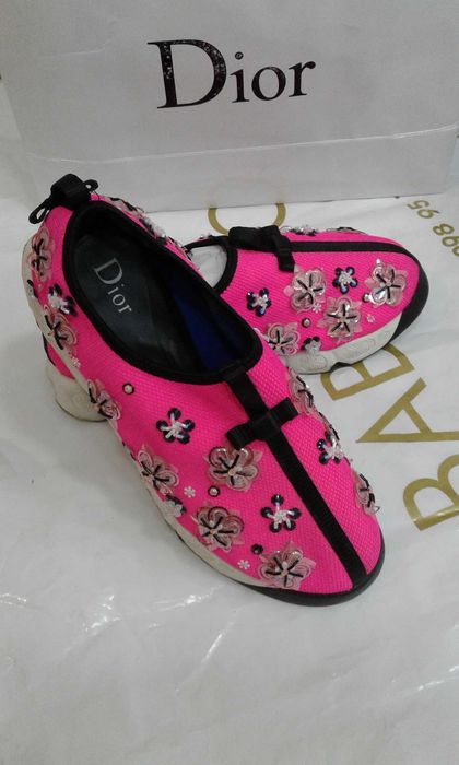 Скичерсы Dior продаются