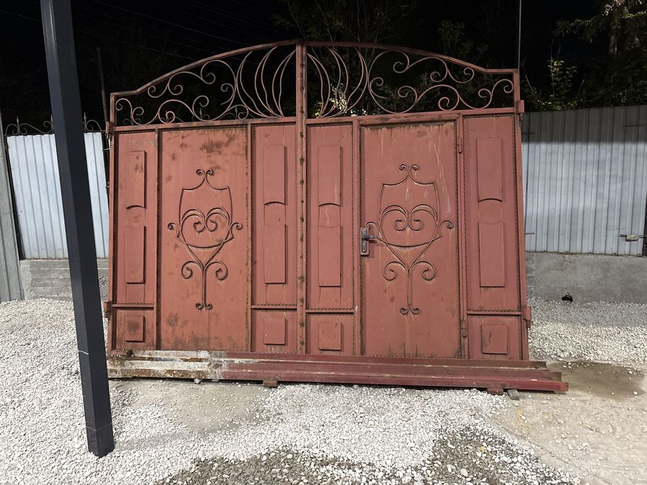 Продаем ворота в хорошем состояние!