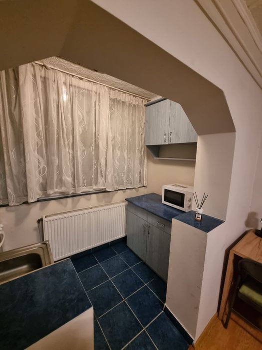 Vand garsoniera parter zona Liceul Emanuel