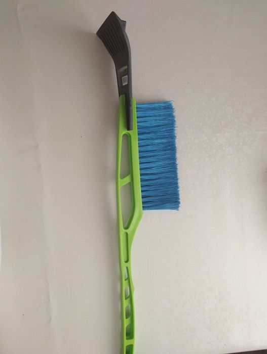 Щётка для снега со скребком