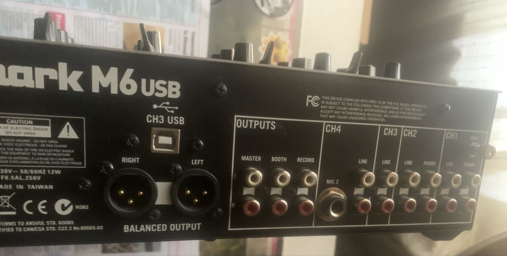 Vand mixer cu 4 canale Numark M6 USB foarte putin folosit