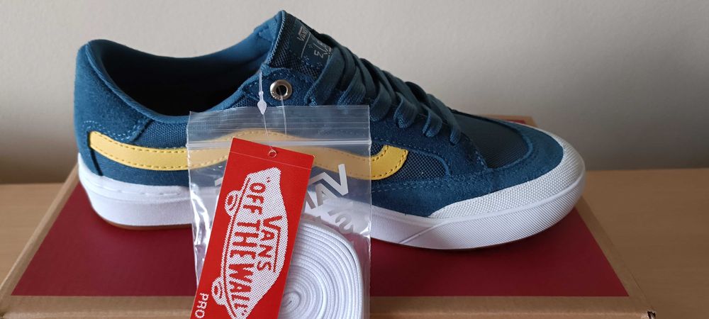 нови кецове VANS, номер 39, 40.5  (скейтборд/лонгборд/BMX)