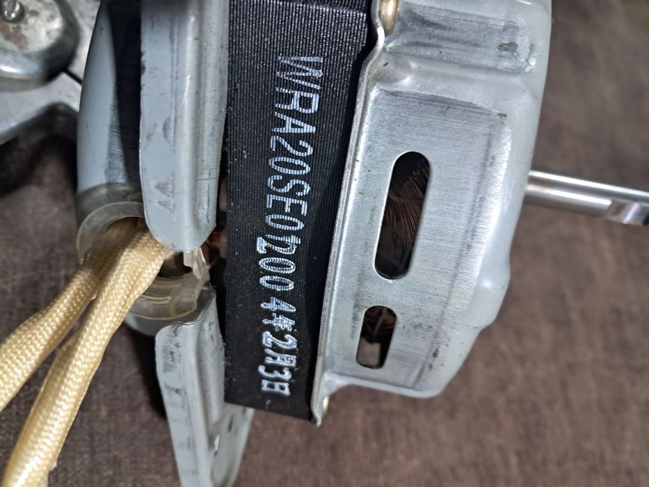 Центрифуга  двигатель .