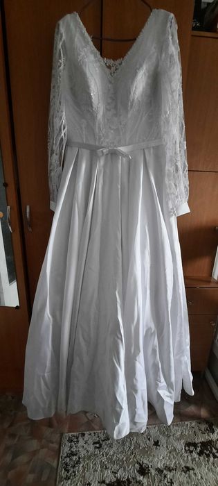 Продам платье свадебное РАЗМЕР 46/48